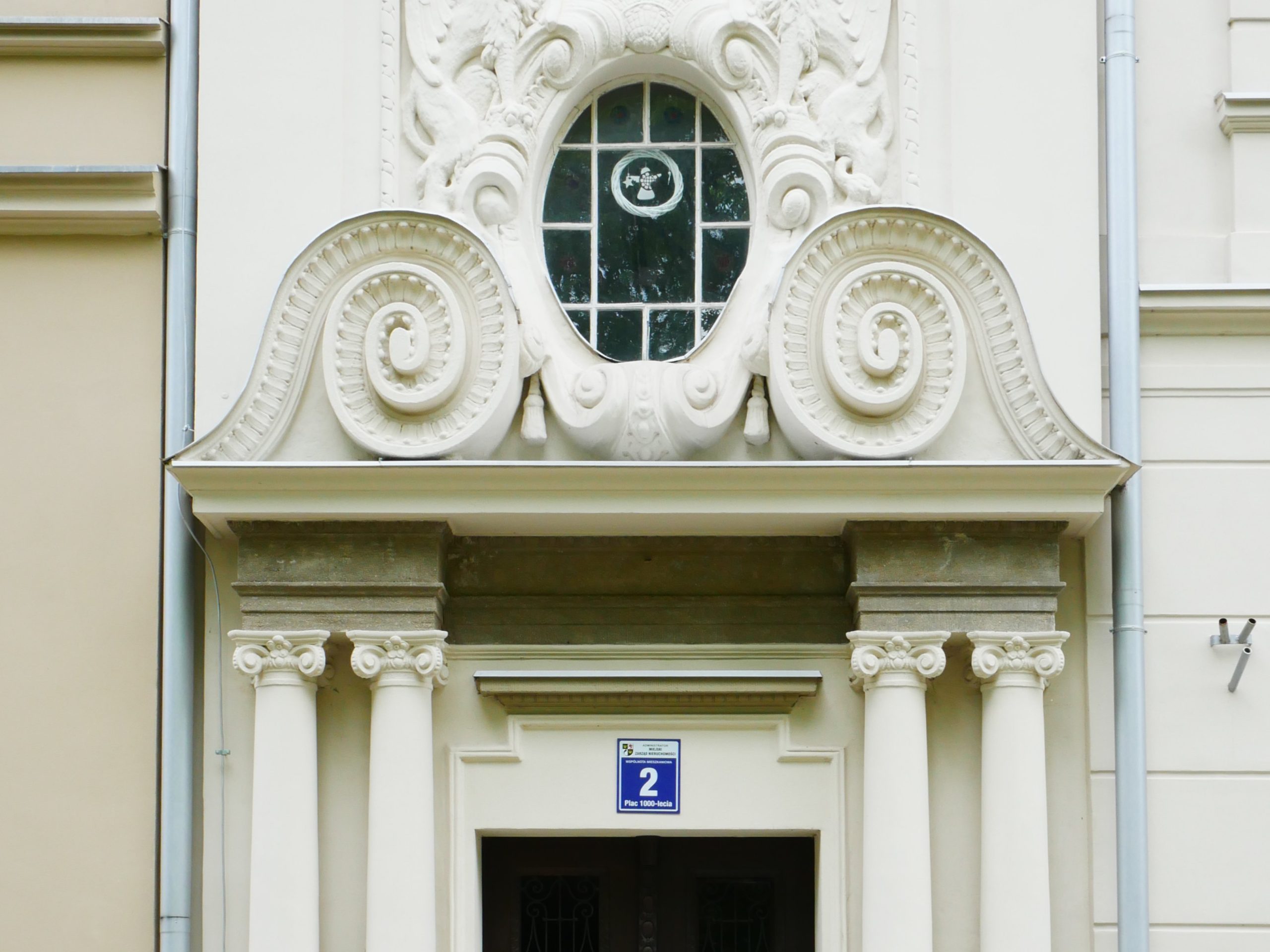 BIAŁA KAMIENICA