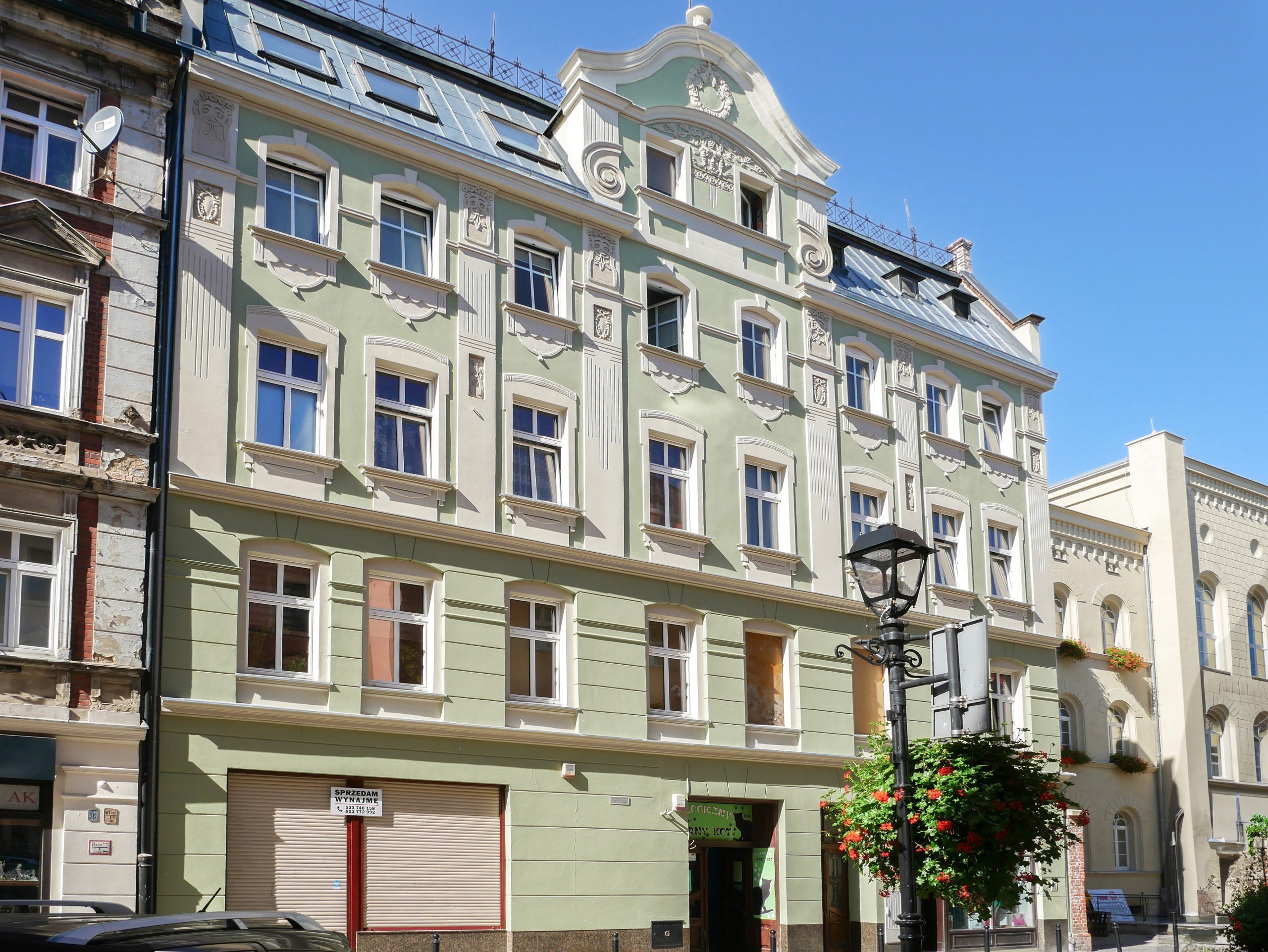 Zdjęcie elewacji frontowej na ulicy Franciszkańskiej w Świdnicy-ujęcie nr1