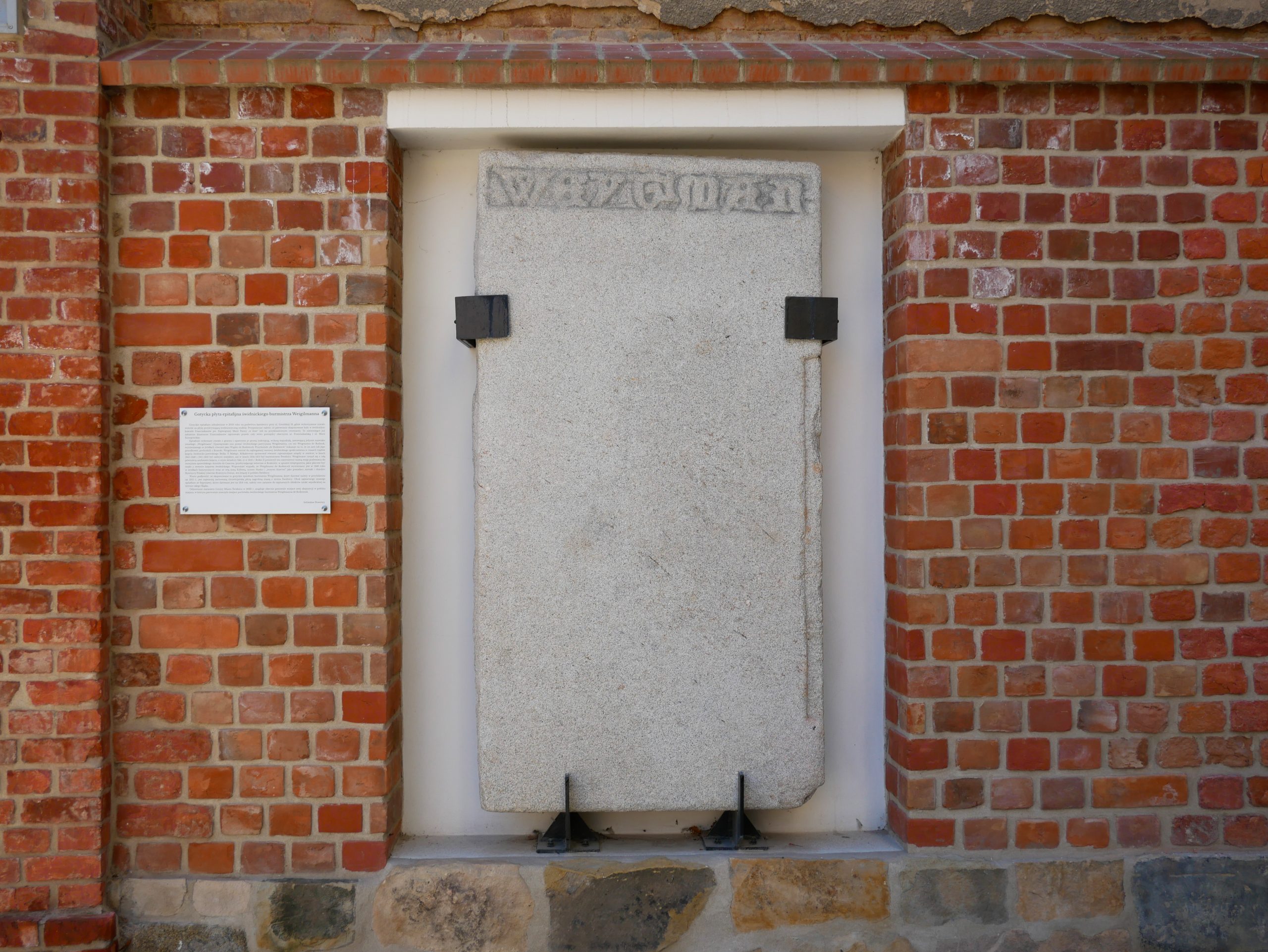 Zdjęcie plyty gotyckiej świdnickiego burmistrza Weigilmanna.